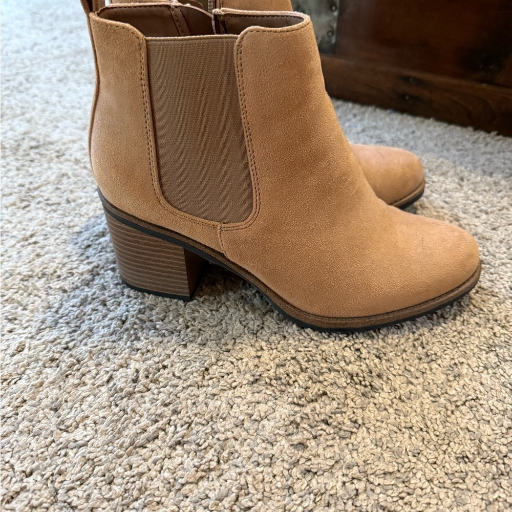 MAKE AN OFFER!  Tan Ankle Boots - Picture 2 of 2
